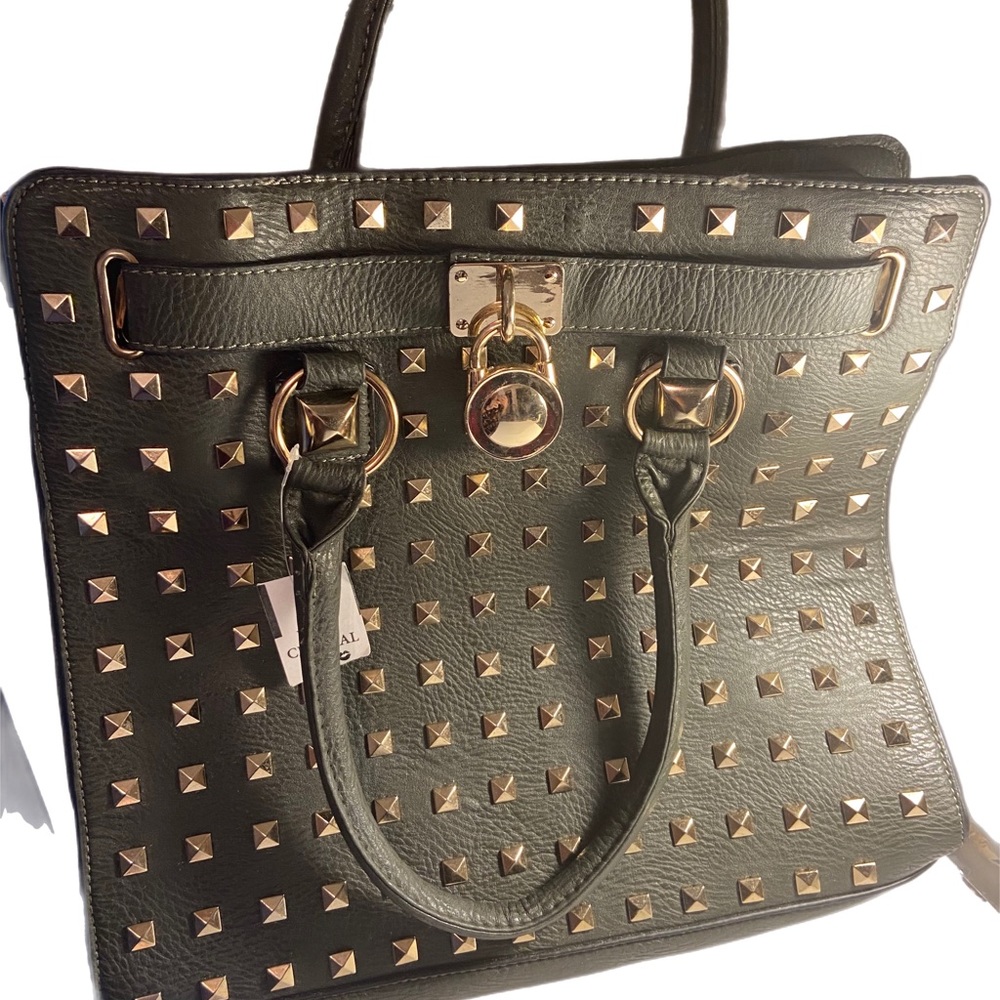 Large Tote, large purse, faux leather, gold metal embellishments. Looks great !